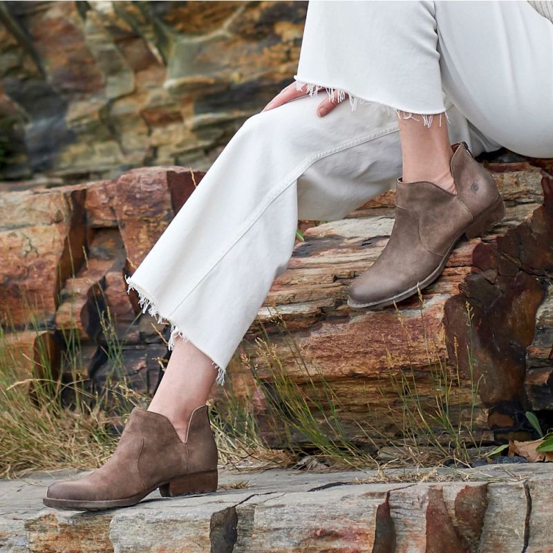 Born Women's Kerri Boots - Taupe distressed (Tan)