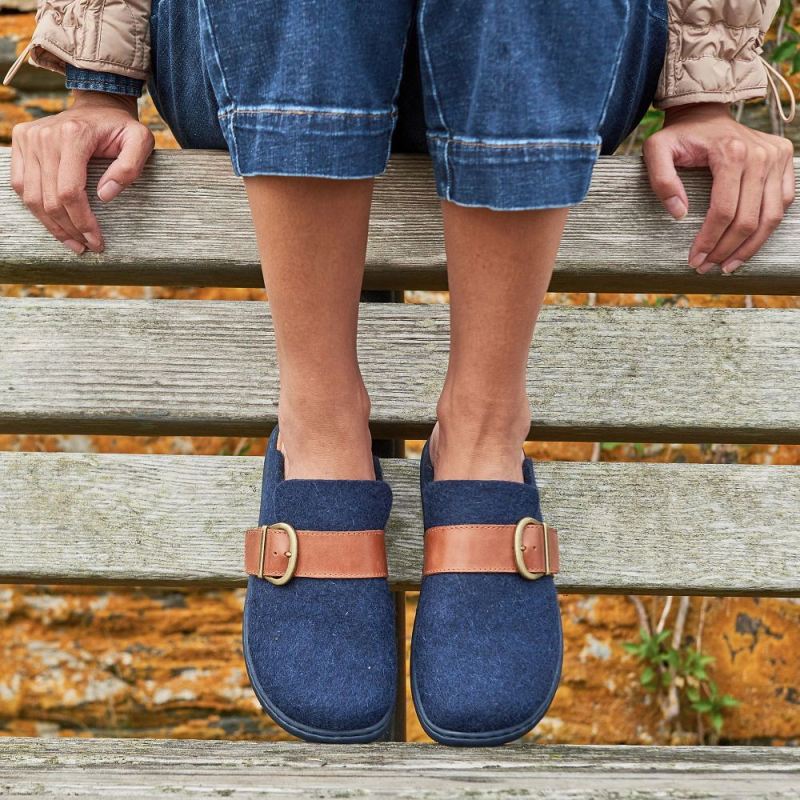 Born Women's Lia Clogs - Dark Military Felt Combo (Green)